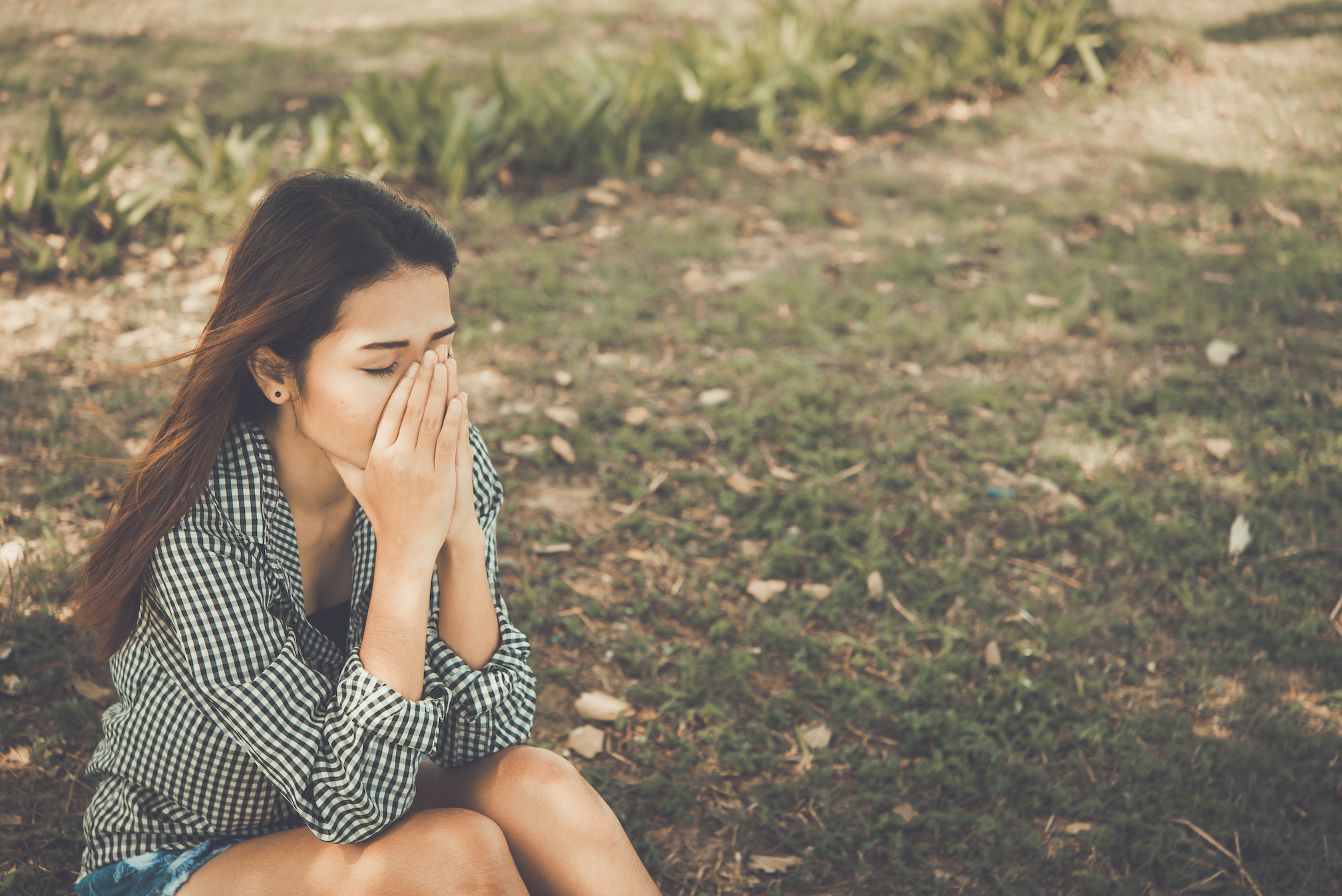 付き合っているのに片思いで悩む女性