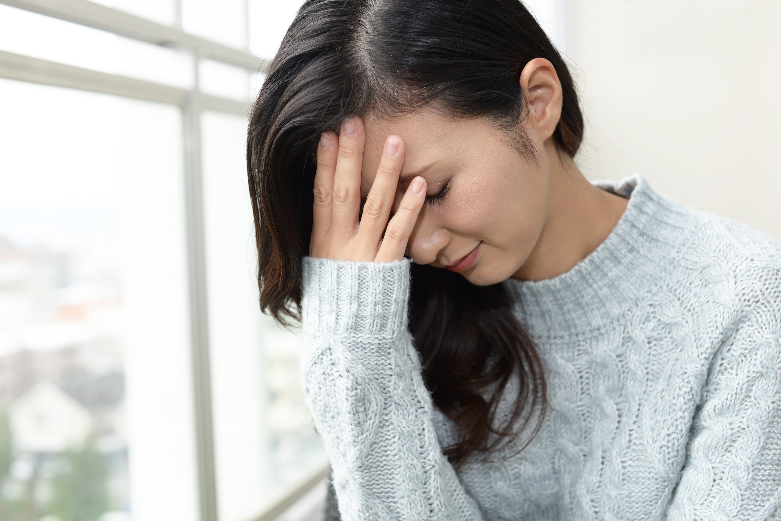 辛い気持ちを抱える女性