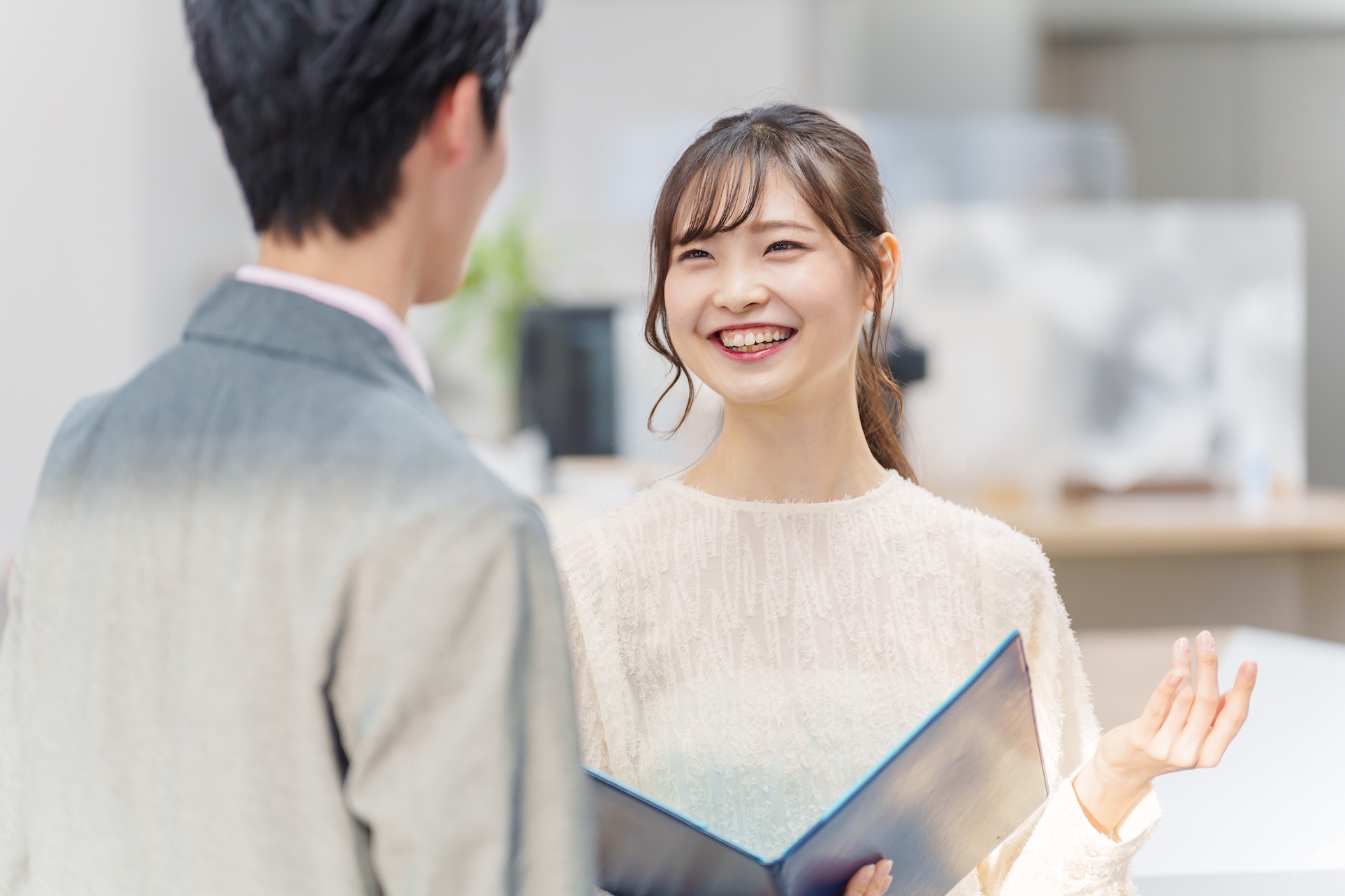 気のあるそぶりをする男